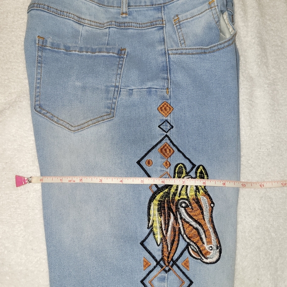 Embroidered Light Blue Jeans with Animal Design - Picture 9 of 13
